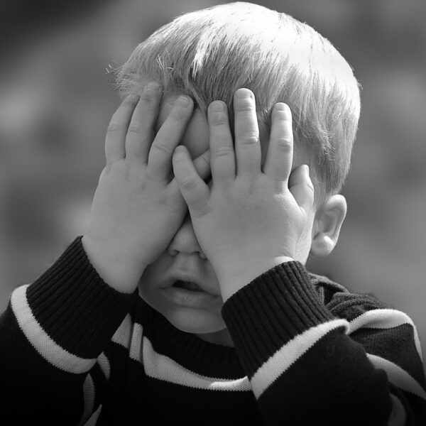 Le silence qui change tout : Pourquoi l’écoute active est la clé d’une vie affective épanouie !