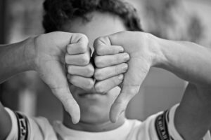 Lire la suite à propos de l’article Consentement : les 7 erreurs que font encore les adultes quand ils l&rsquo;enseignent aux ados !